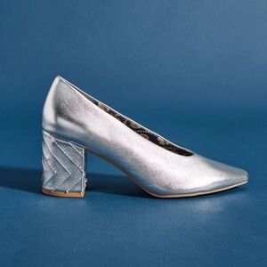 Seychelles Silver Rehearse 2 Heels Pumps Leather 6.5 6 1/2 Women’s Shoes